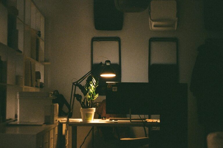 How to Create a Relaxing Home Workspace for Better Focus